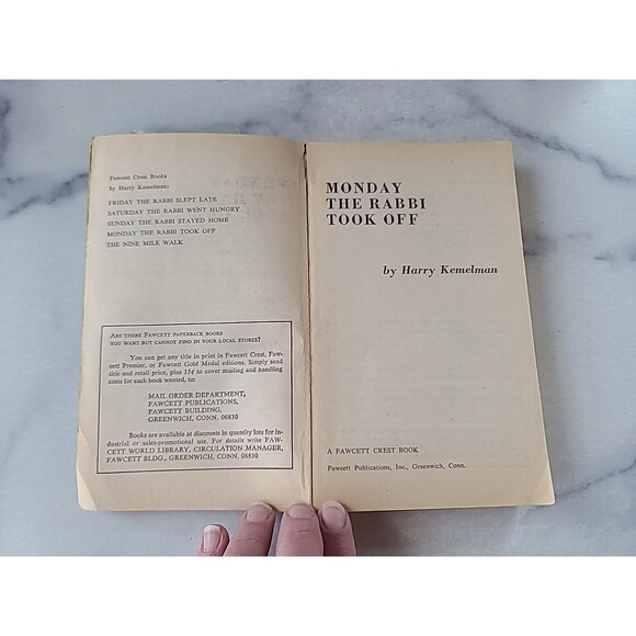 Monday The Rabbi Took Off By Harry Kemelman Paperback - Picture 3 of 10